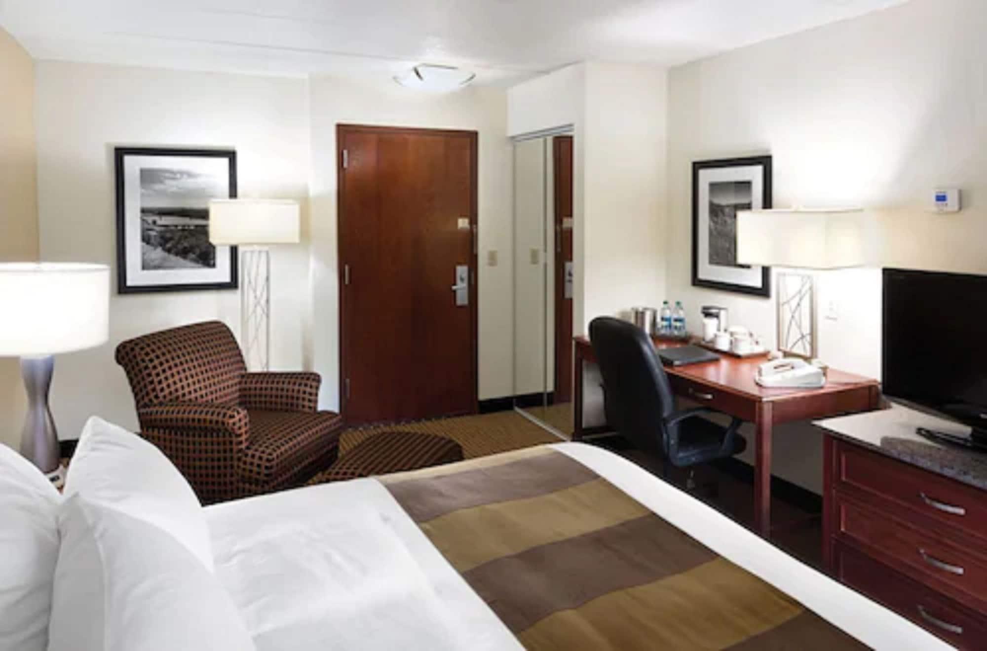 Radisson Hotel บิสมาร์ค ภายนอก รูปภาพ