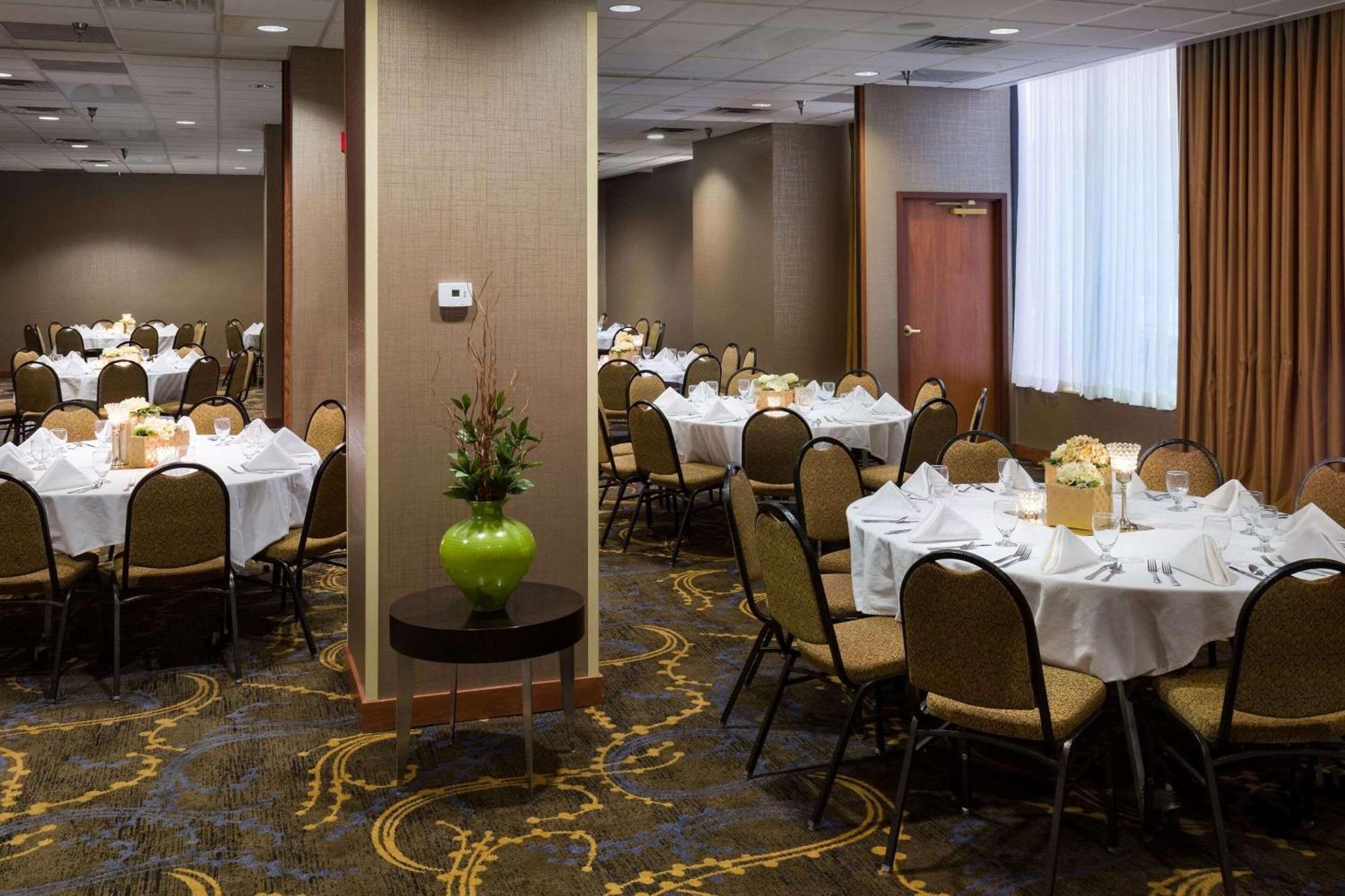 Radisson Hotel บิสมาร์ค ภายนอก รูปภาพ